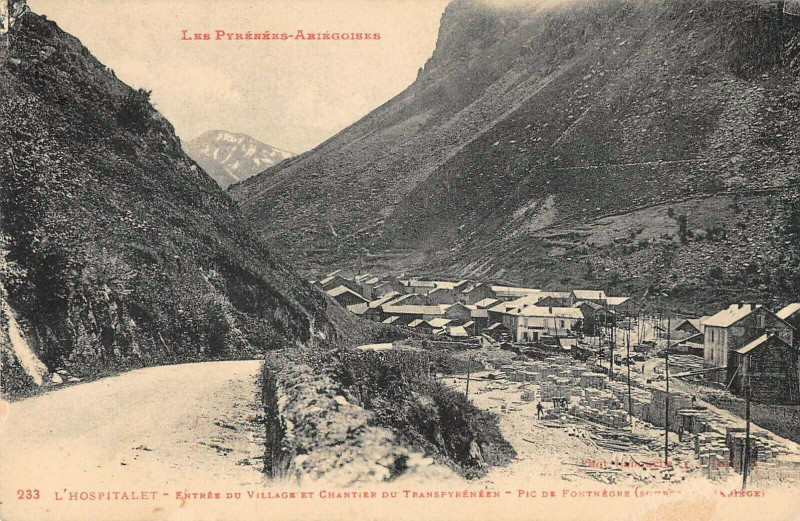 Carte postale ancienne L'Hospitalet Entree Du Village Et Chantier Du Transpyreneen Pic Fontnegre