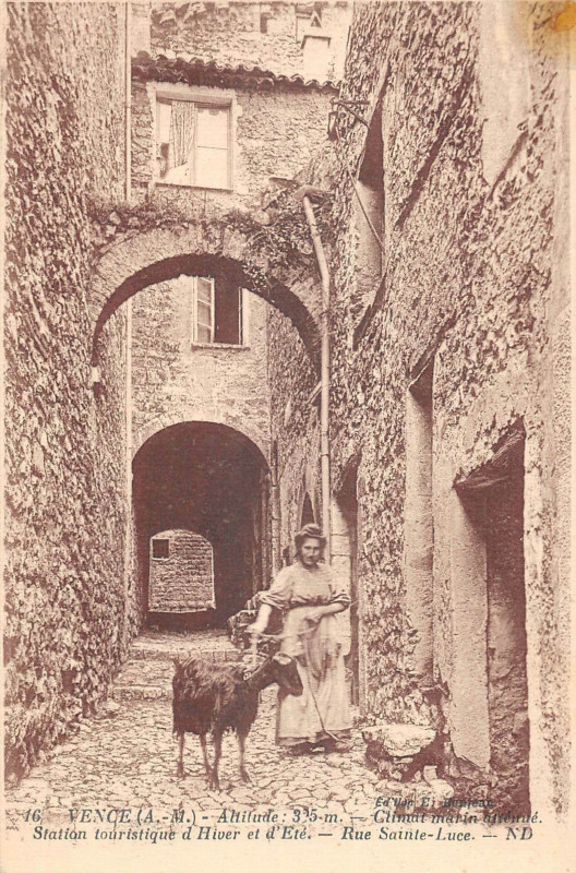 Carte postale ancienne Vence Rue Sainte Luce à Vence