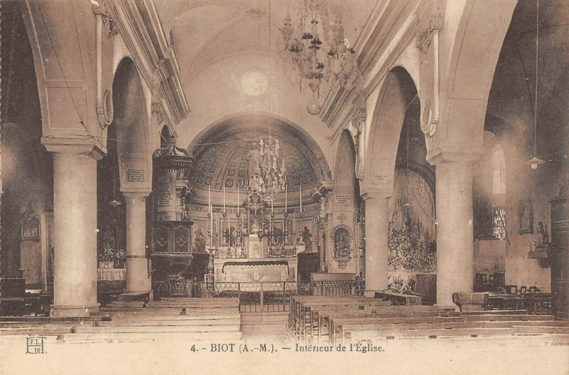 Carte postale ancienne Biot Interieur  De L'Eglise à Biot