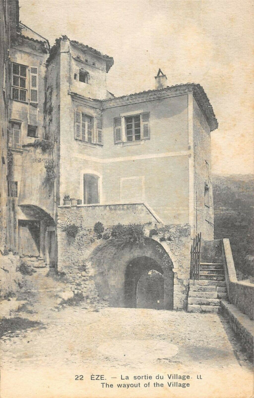 Carte postale ancienne Eze La Sortie Du Village à Èze