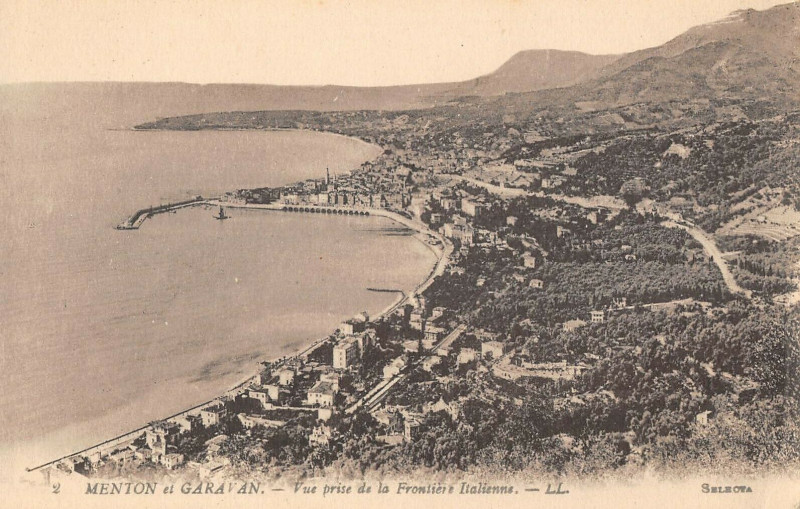Carte postale ancienne Menton A Garavan Vue Prise De La Frontiere Italienne à Menton