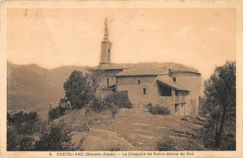Carte postale ancienne Castellane Chapelle Notre Dame Du Roc à Castellane