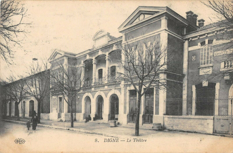 Carte postale ancienne Digne La Theatre