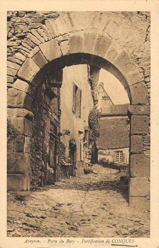Carte postale ancienne Aveyron Porte Du Bary Fortification De Conques