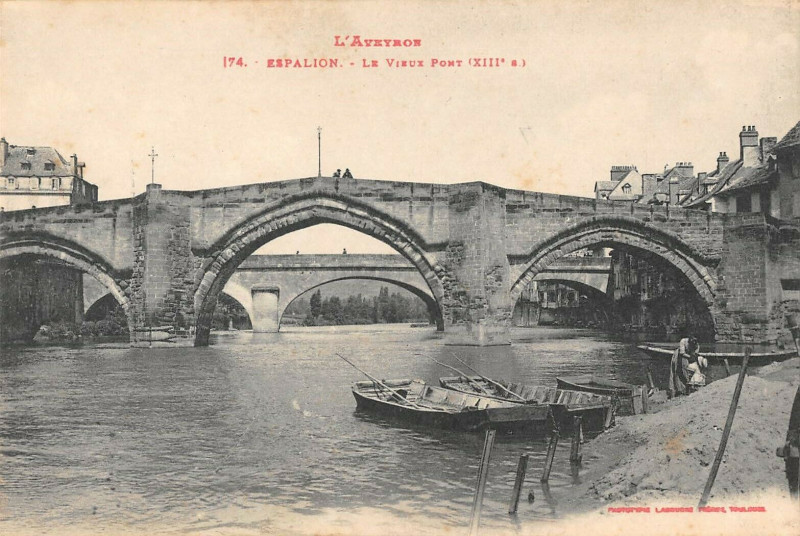 Carte postale ancienne Espalion Le Vieux Pont à Espalion
