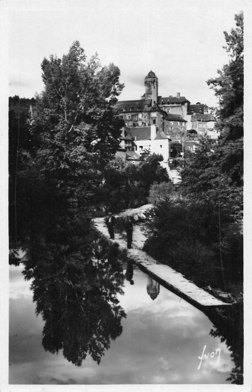 Carte postale ancienne Estaing L'Ancien Chateau à Estaing