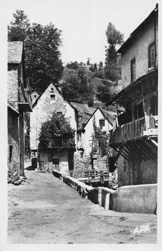 Carte postale ancienne Saint Geniez D'Olt Le Baribes