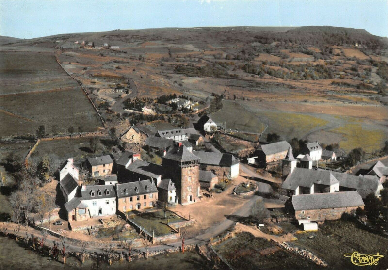 Carte postale ancienne Saint Chely D'Aubrac Vue Generale Aerienne