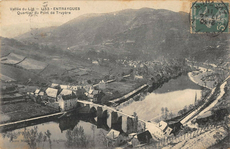 Carte postale ancienne Entraygues Quartier Du Pont  De Truyere