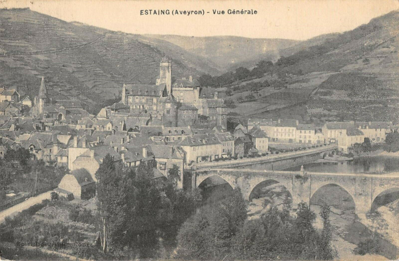 Carte postale ancienne Estaing Vue Generale à Estaing