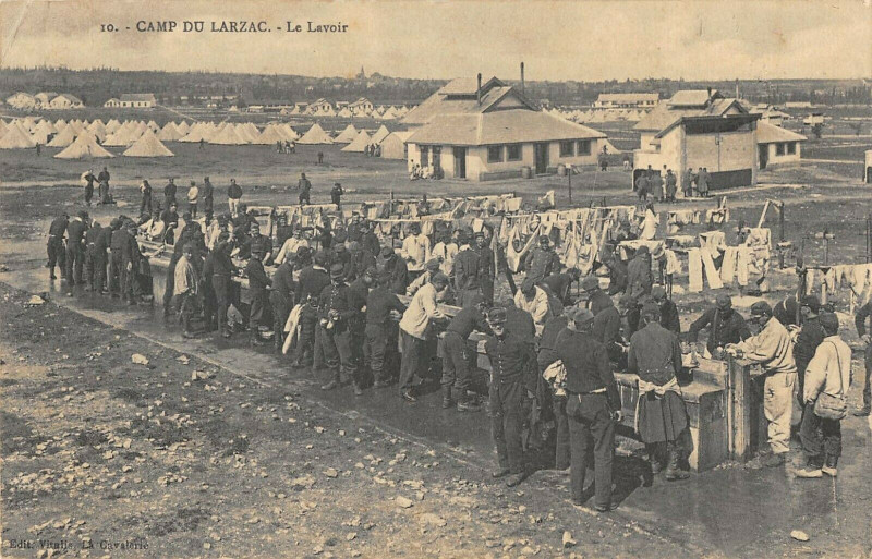 Carte postale ancienne Camp Du Larzac Le Lavoir