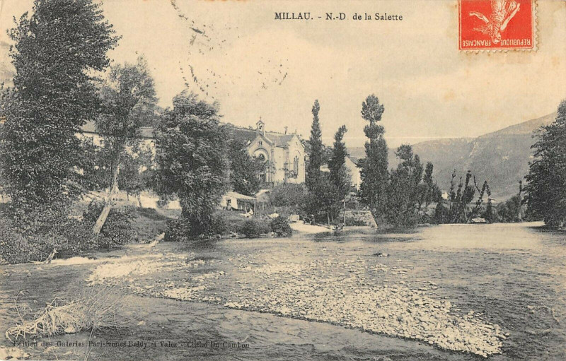 Carte postale ancienne Millau N.d.de La Salette à Millau