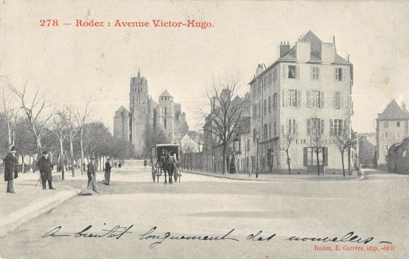 Carte postale ancienne Rodez Avenue Victor Hugo à Rodez