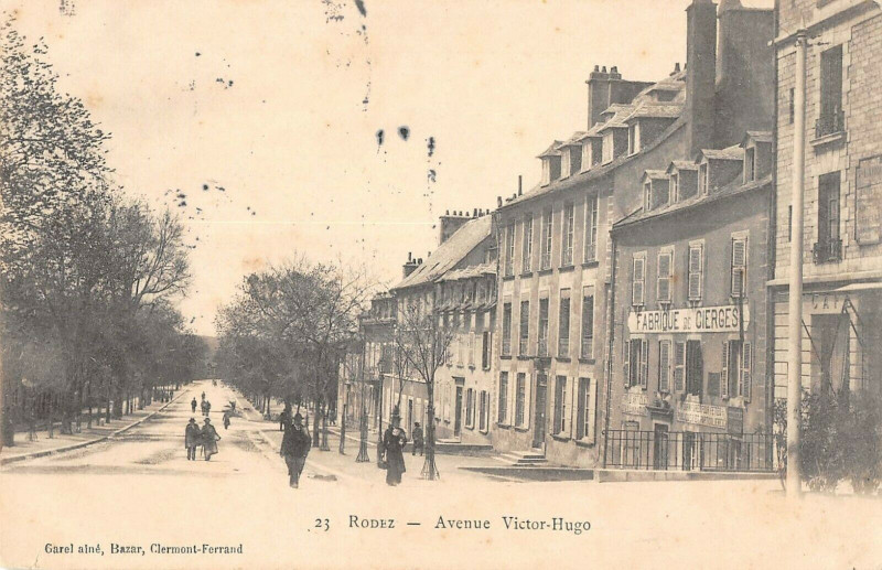 Carte postale ancienne Rodez Avenue Victor Hugo à Rodez