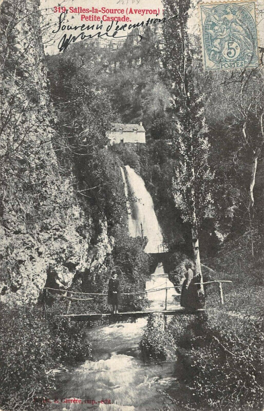 Carte postale ancienne Salles La Source Petite Cascade à Salles-la-Source