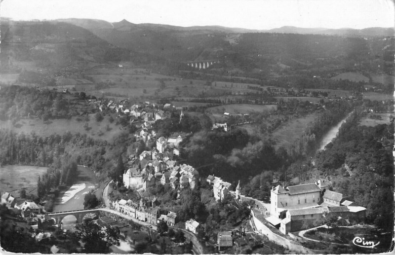 Carte postale ancienne Saint Laurent D'Olt Vue Generale à Saint-Laurent-d'Olt
