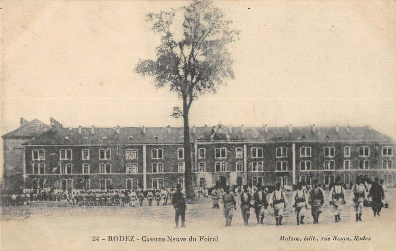 Carte postale ancienne Rodez Caserne Neuve Du Foiral à Rodez