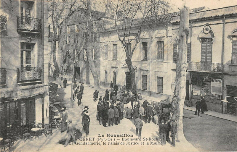 Carte postale ancienne Ceret Boulevard Saint-Roch Gendarmerie Palais Justice Et Mairie à Céret