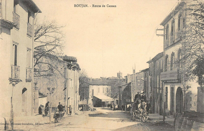 Carte postale ancienne Roujan Route De Cassan à Roujan
