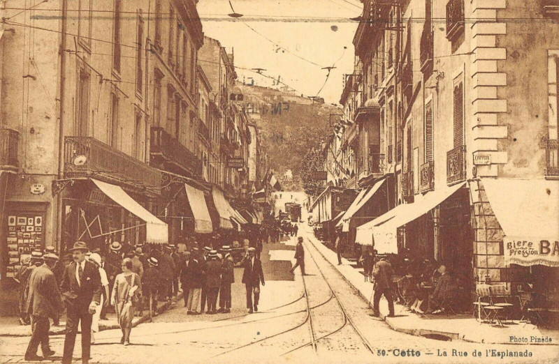 Carte postale ancienne Cette La Rue De L'Esplanade