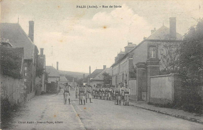 Carte postale ancienne Palis Rue De Seree