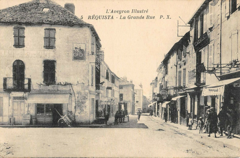 Carte postale ancienne Requista La Grande Rue à Réquista