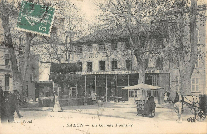 Carte postale ancienne Salon La Grande Fontaine