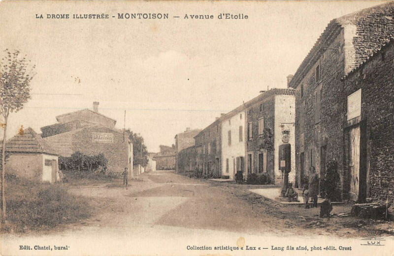 Carte postale ancienne Montoison Avenue D'Etoile à Montoison