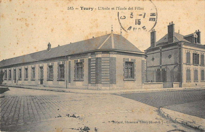 Carte postale ancienne Toury L'Asile Et L'Ecole Des Filles à Toury