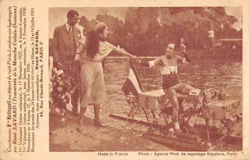 Carte postale ancienne Courbevoie Mlle Mistinguett Au Depart Du Raid Paris Londres Sur Hydrocycle à Courbevoie