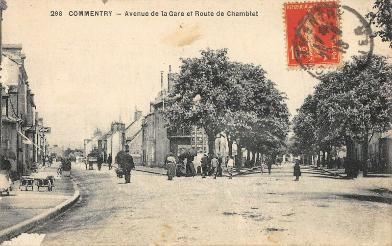 Carte postale ancienne Commentry Avenue De La Gare Et Route De Chamblet à Commentry