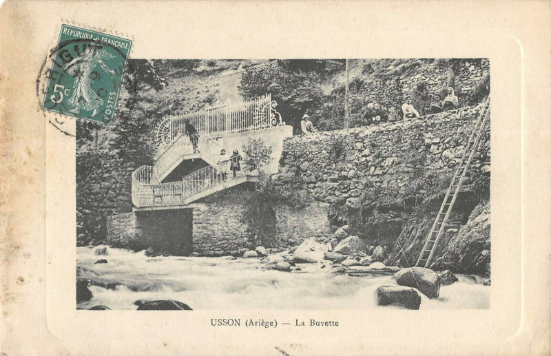 Carte postale ancienne Usson La Buvette