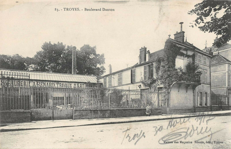 Carte postale ancienne Troyes Boulevard Danton à Troyes