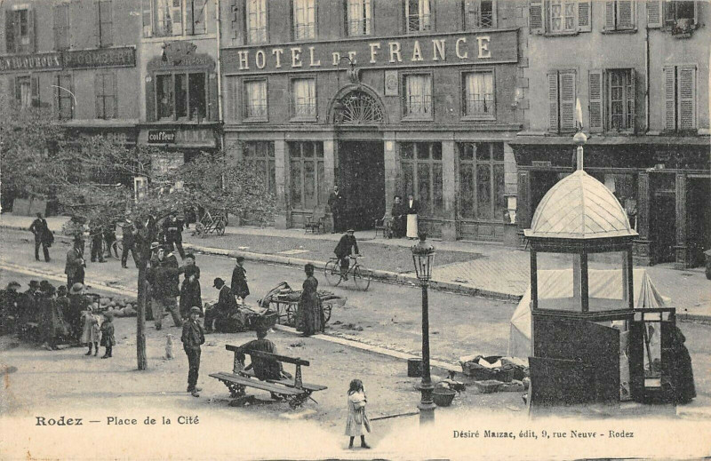 Carte postale ancienne Rodez Place De La Cite à Rodez