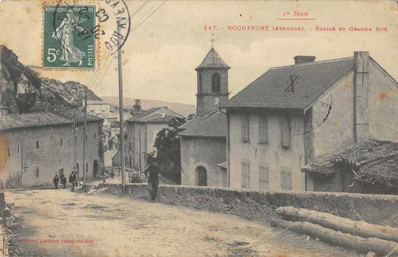 Carte postale ancienne Roquefort Eglise Et Grand Rue