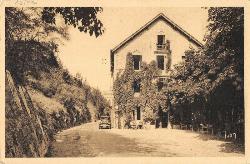 Carte postale ancienne Le Grand Hotel Du Rozier La Muse Par Peyreleau à Peyreleau