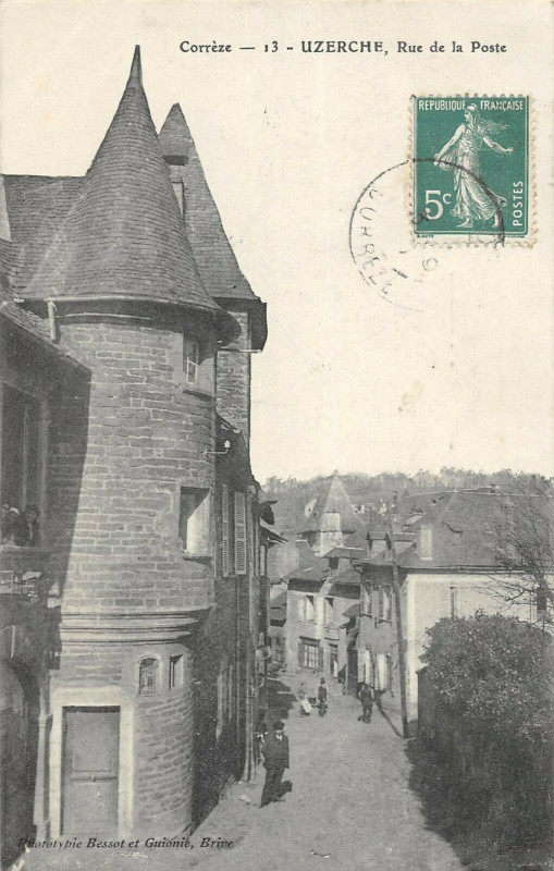Carte postale ancienne Uzerche Rue De La Poste à Uzerche