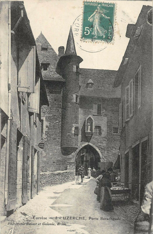 Carte postale ancienne Uzerche Porte Barachaude à Uzerche