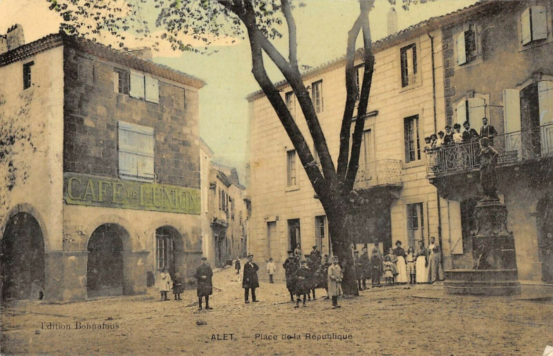 Carte postale ancienne Alet Place De La Republique (café de l'union Cpa Glacee