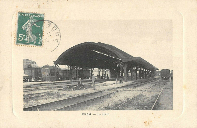 Carte postale ancienne Bram La Gare (Avec Wagons à Bram