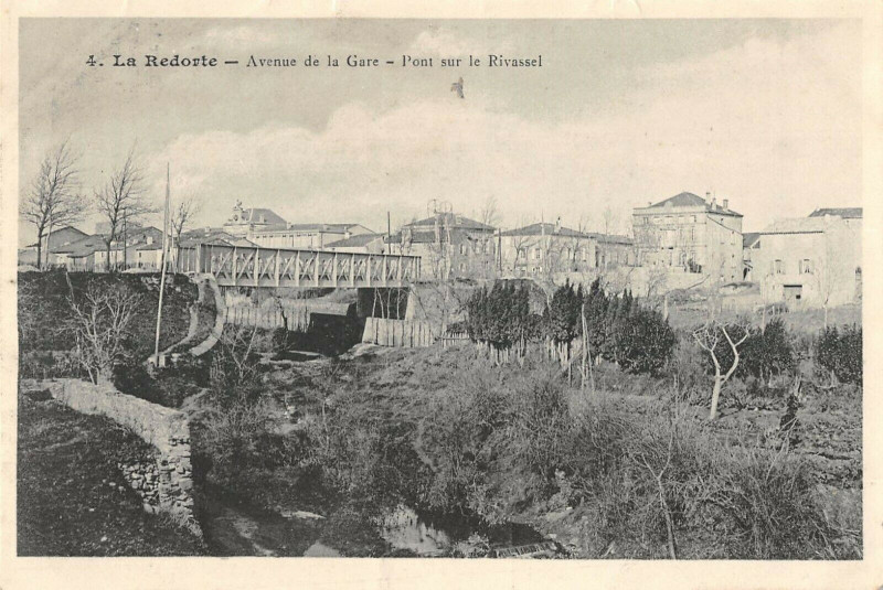 Carte postale ancienne La Redorte Avenue De La Gare Pont Sur Le Rivassel à La Redorte