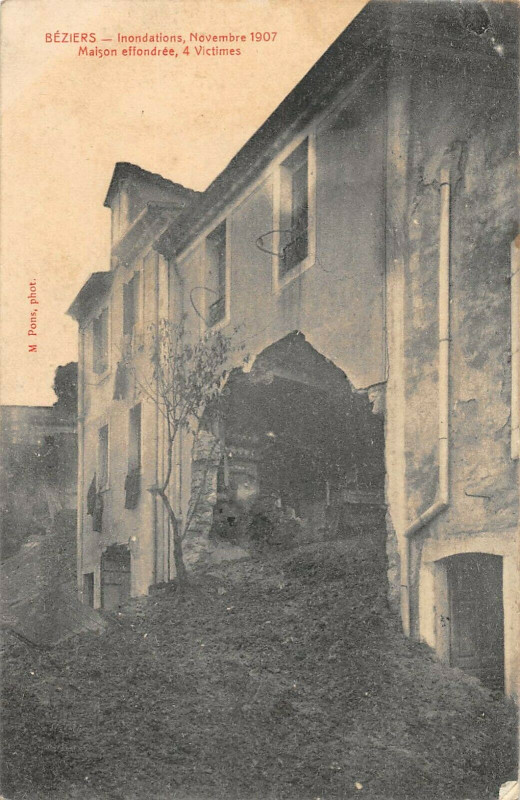 Carte postale ancienne Beziers Inondations 1907 Maison Effondree à Béziers