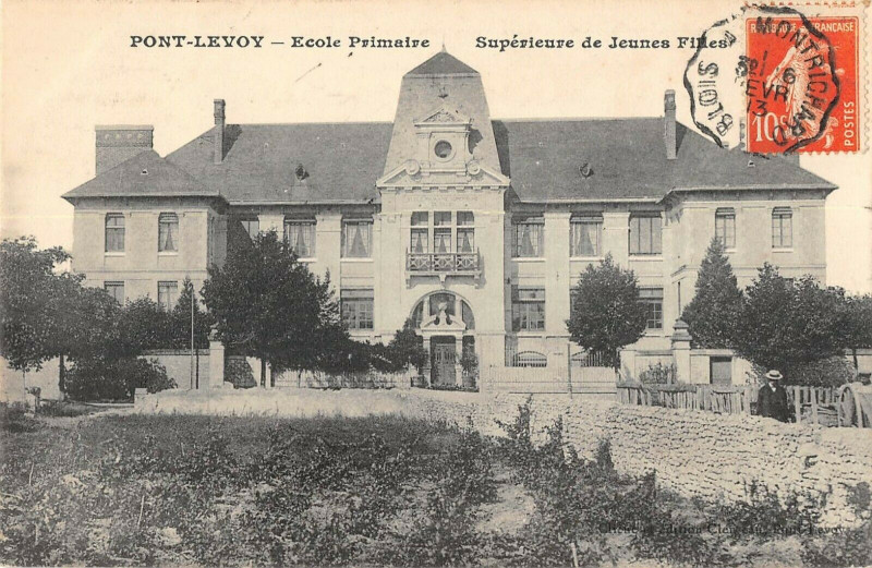 Carte postale ancienne Pont Levoy Ecole Primaire Superieure De Jeunes Filles