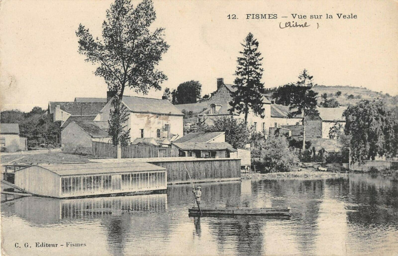 Carte postale ancienne Fismes Vue Sur La Vesle à Fismes