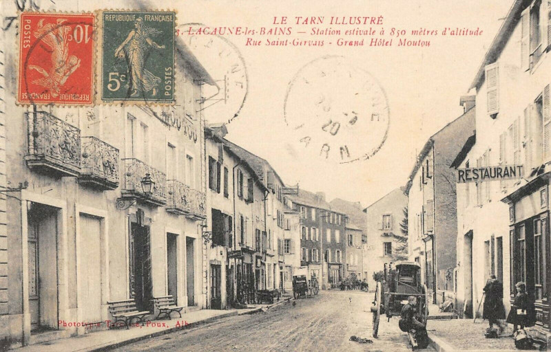 Carte postale ancienne Lacaune Les Bains Rue Saint Gervais Grand Hotel Moutou à Lacaune