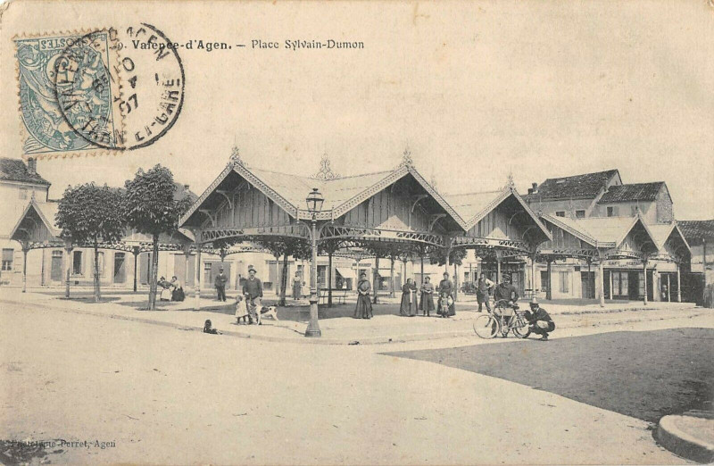 Carte postale ancienne Valence D'Agen Place Sylvain Dumon à Valence