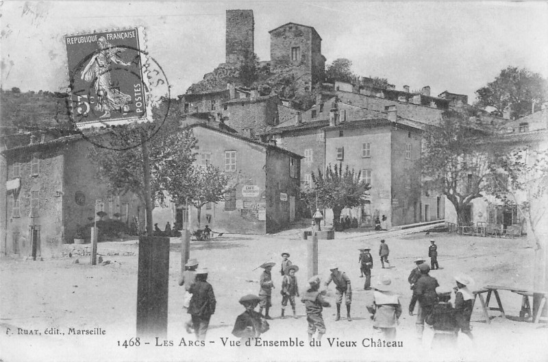 Carte postale ancienne Les Arcs Vue D'Ensemble Du Vieux Chateau aux Arcs