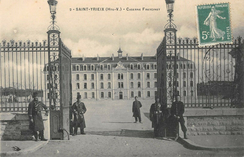 Carte postale ancienne Saint Yrieix Caserne Freycinet
