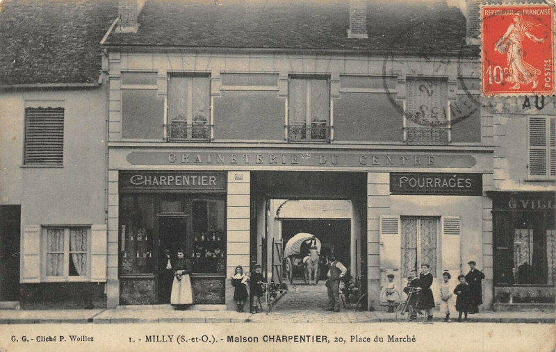 Carte postale ancienne Milly Maison Charpentier 20 Place Du Marche