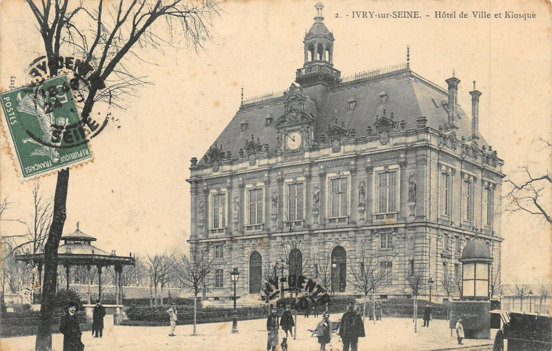 Carte postale ancienne Hôtel de Ville et Kiosque à Ivry-sur-Seine